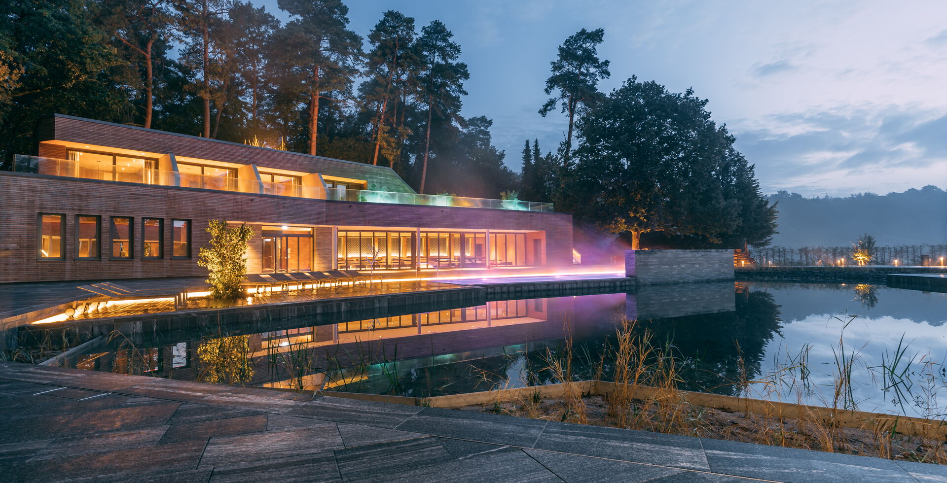 WALDgarten der Westfalen Therme mit Panoramasauna und Wald Sauna am Heilwald Bad Lippspringe in NRW