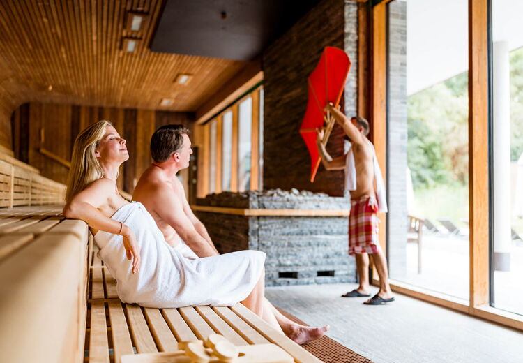 Showaufg&uuml;sse in der Garten Sauna im WALDgarten der Westfalen Therme