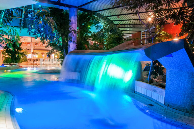 Wasserfall in der Westfalen Therme